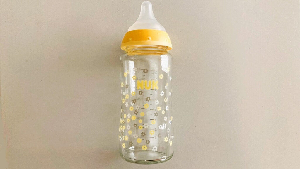 NUK哺乳瓶にピジョンの母乳実感ニップルを取り付け